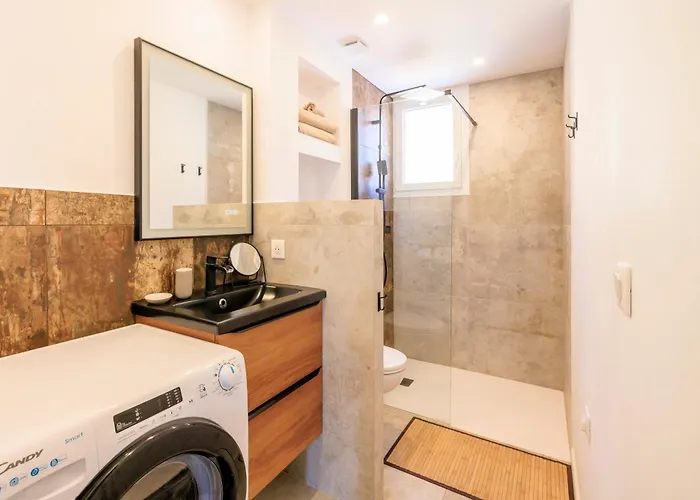 « l'observatoire » 6 Personnes Appartement Bandol